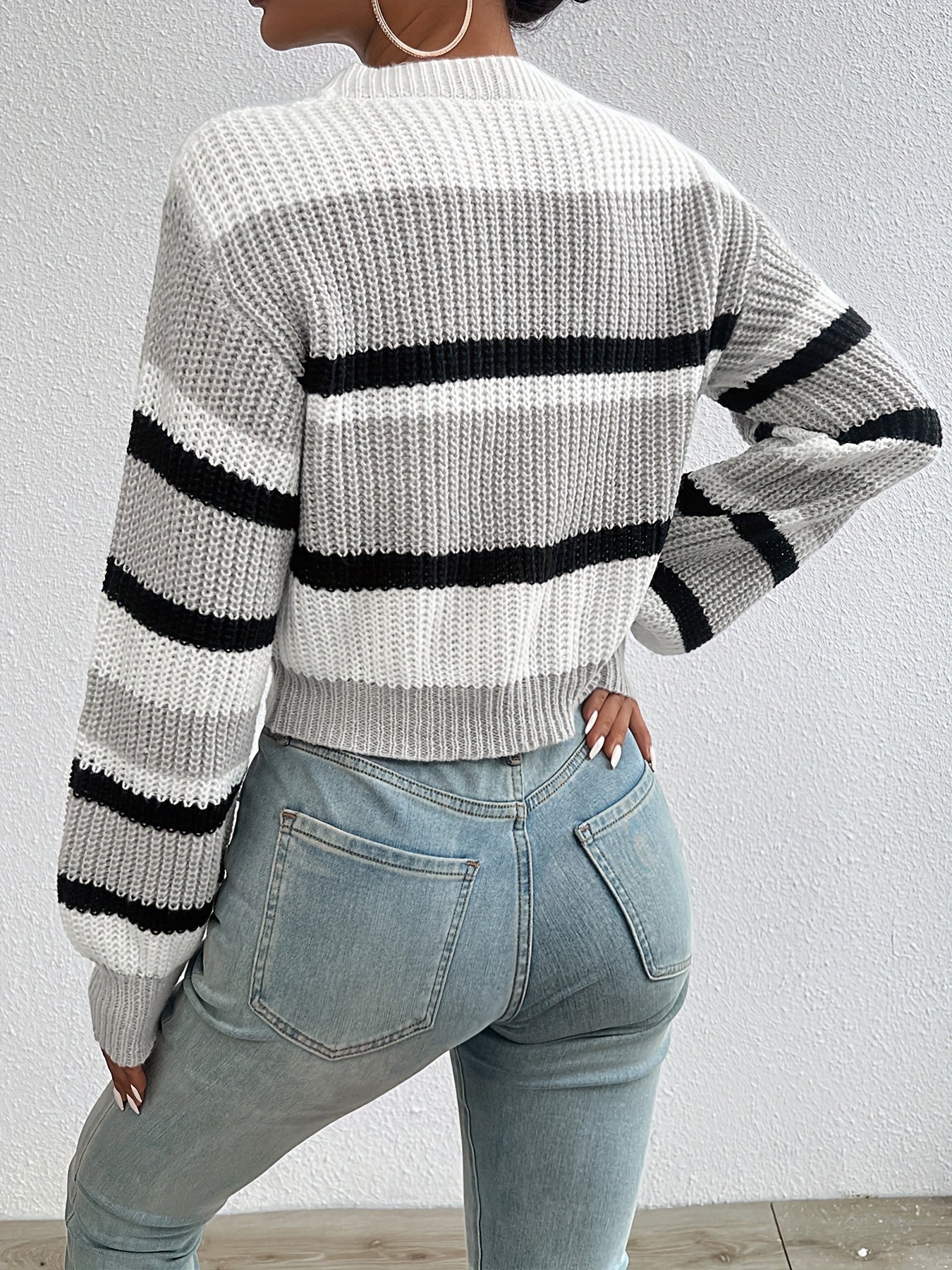 Color Block Cropped Knitted Sweater In Light Gray